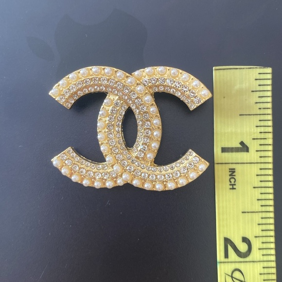 - Classic Double CC Pearled Brooch - Picture 15 of 15